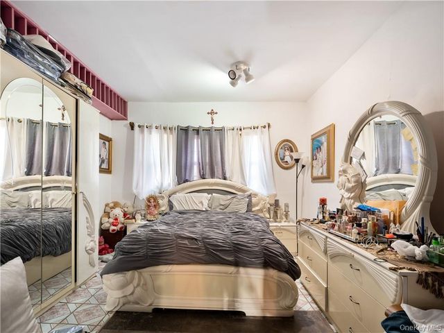 1392 Commonwealth Avenue, Bronx, NY 10472