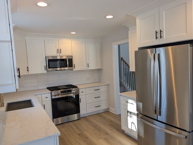 564 Adele Street, Elmhurst, IL 60126