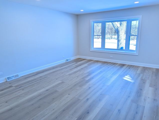 564 Adele Street, Elmhurst, IL 60126