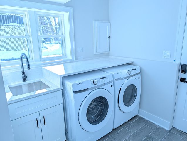 564 Adele Street, Elmhurst, IL 60126