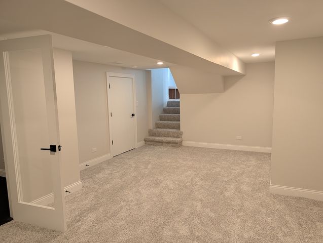 564 Adele Street, Elmhurst, IL 60126