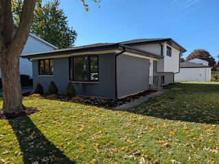 564 Adele Street, Elmhurst, IL 60126