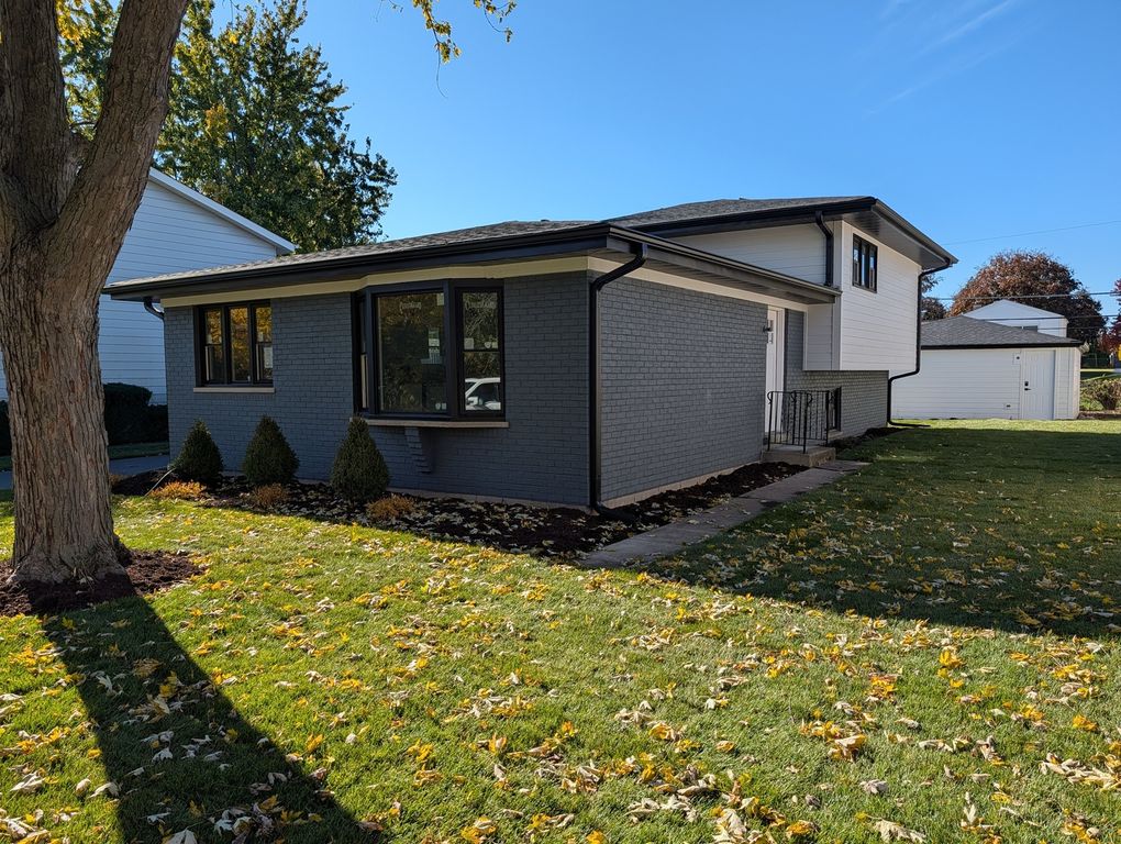 564 Adele Street, Elmhurst, IL 60126