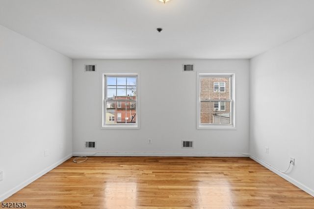 401 Bergenline Ave, Union City, NJ 07087