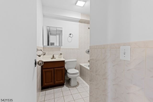 401 Bergenline Ave, Union City, NJ 07087