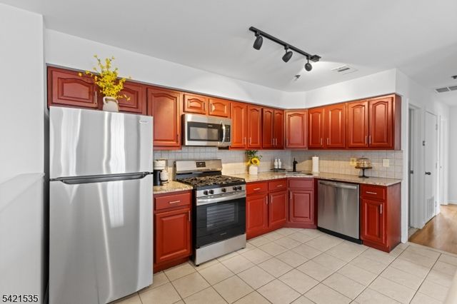 401 Bergenline Ave, Union City, NJ 07087