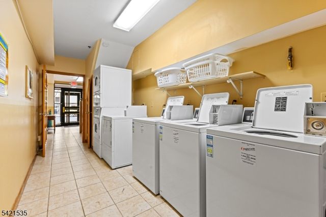 401 Bergenline Ave, Union City, NJ 07087