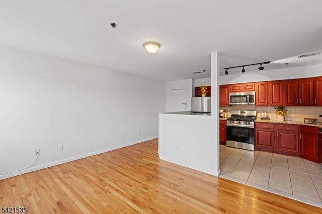 401 Bergenline Ave, Union City, NJ 07087