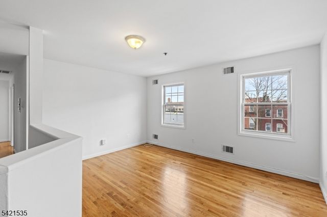 401 Bergenline Ave, Union City, NJ 07087