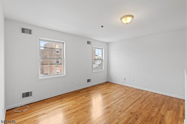 401 Bergenline Ave, Union City, NJ 07087