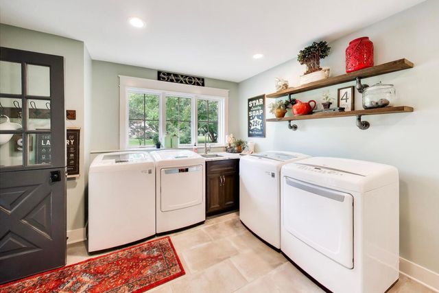 38W064 Tanglewood Drive, Batavia, IL 60510