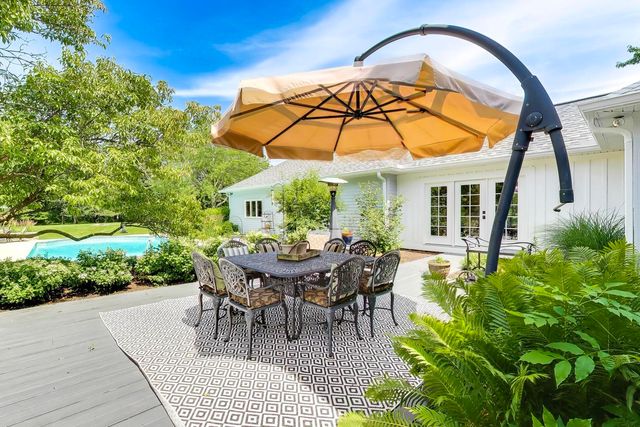 38W064 Tanglewood Drive, Batavia, IL 60510