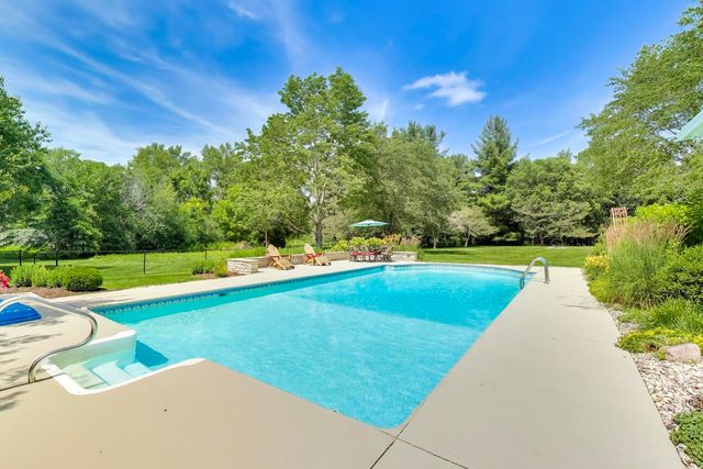 38W064 Tanglewood Drive, Batavia, IL 60510