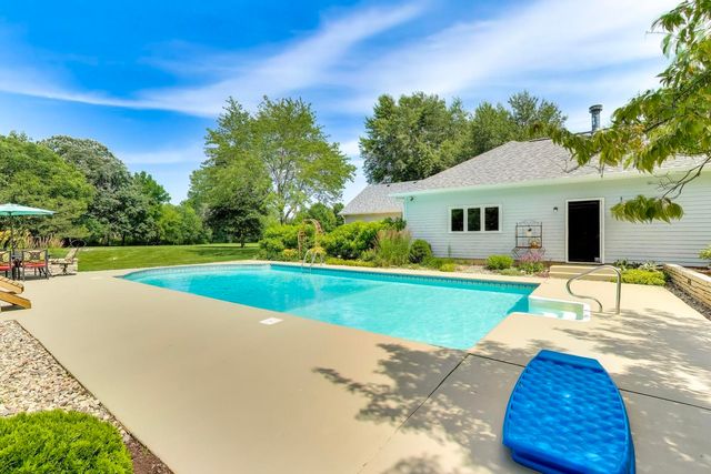 38W064 Tanglewood Drive, Batavia, IL 60510