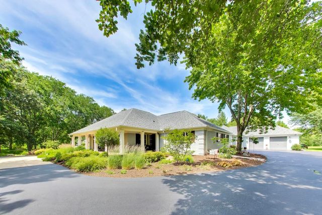 38W064 Tanglewood Drive, Batavia, IL 60510