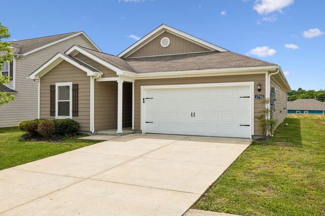 2702 Swarm Ct, Columbia, TN 38401