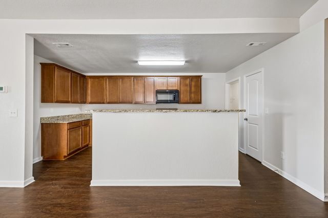 2702 Swarm Ct, Columbia, TN 38401
