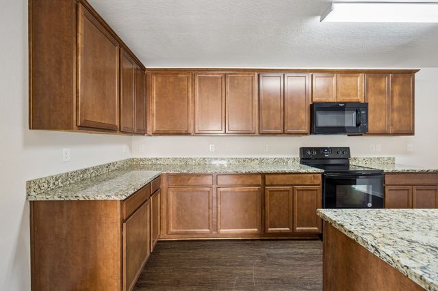 2702 Swarm Ct, Columbia, TN 38401