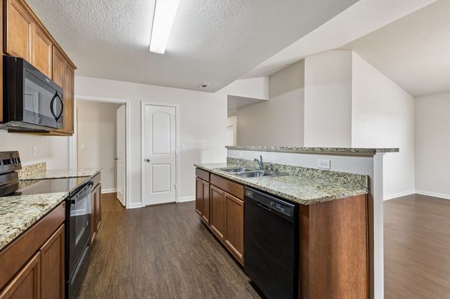2702 Swarm Ct, Columbia, TN 38401