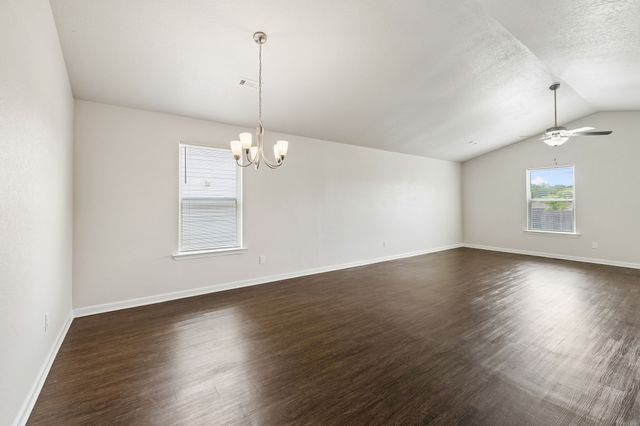 2702 Swarm Ct, Columbia, TN 38401