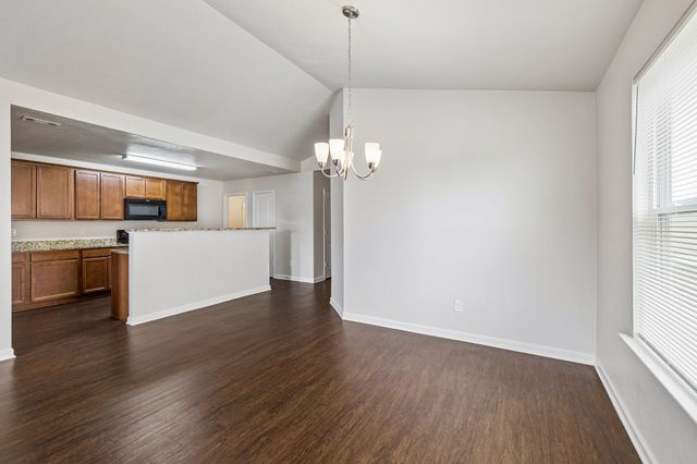 2702 Swarm Ct, Columbia, TN 38401