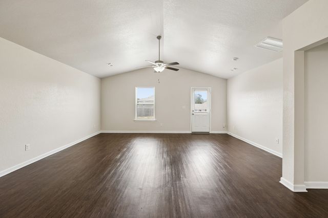 2702 Swarm Ct, Columbia, TN 38401