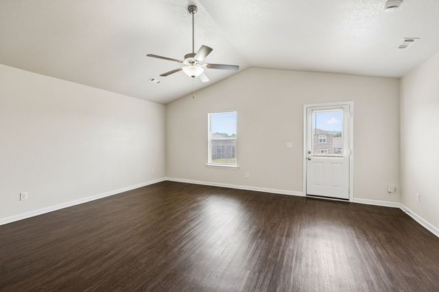 2702 Swarm Ct, Columbia, TN 38401