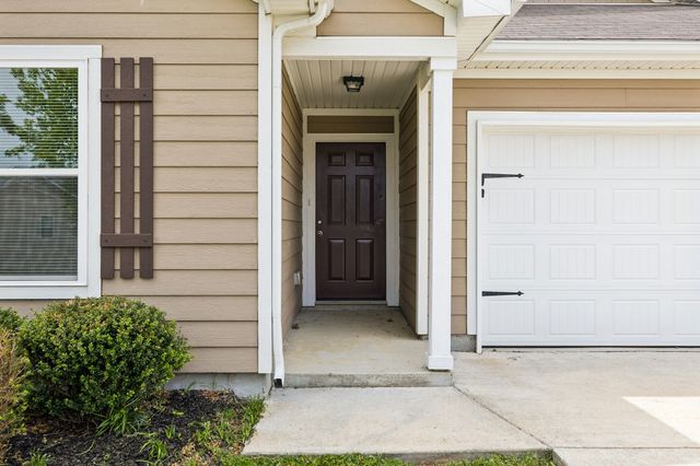 2702 Swarm Ct, Columbia, TN 38401