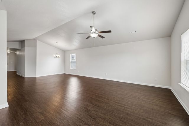 2702 Swarm Ct, Columbia, TN 38401