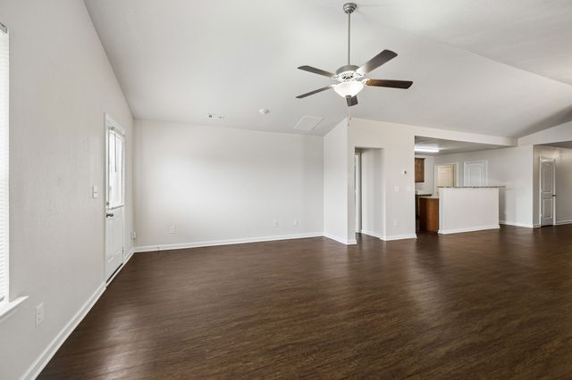 2702 Swarm Ct, Columbia, TN 38401