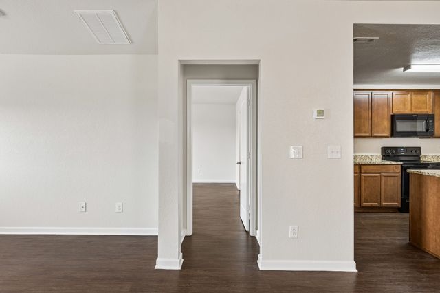 2702 Swarm Ct, Columbia, TN 38401