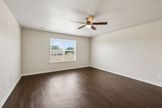 2702 Swarm Ct, Columbia, TN 38401