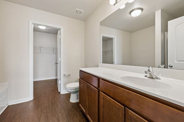 2702 Swarm Ct, Columbia, TN 38401
