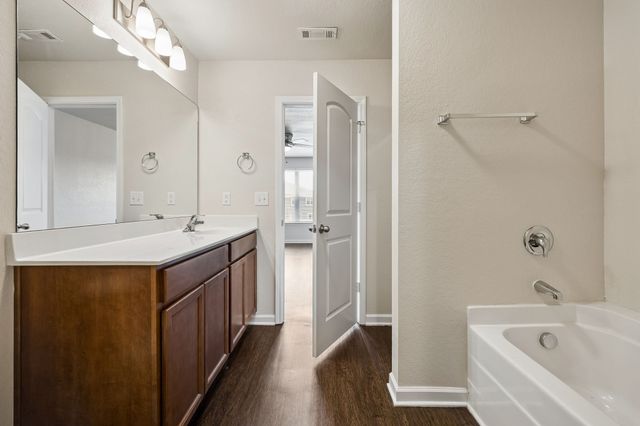 2702 Swarm Ct, Columbia, TN 38401