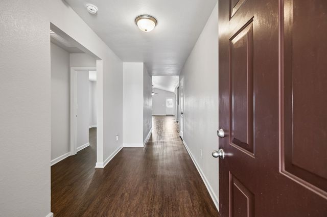 2702 Swarm Ct, Columbia, TN 38401