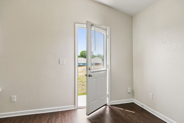 2702 Swarm Ct, Columbia, TN 38401