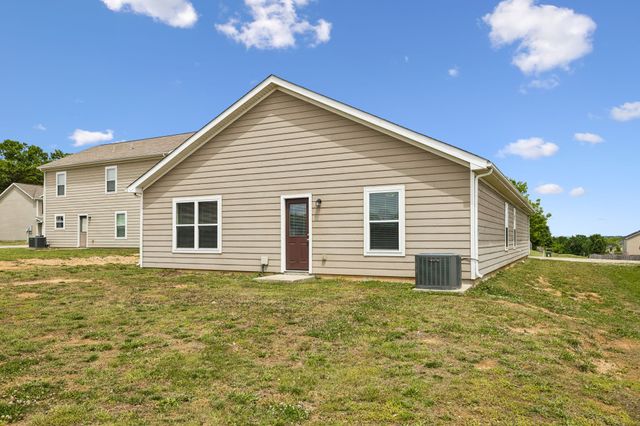 2702 Swarm Ct, Columbia, TN 38401