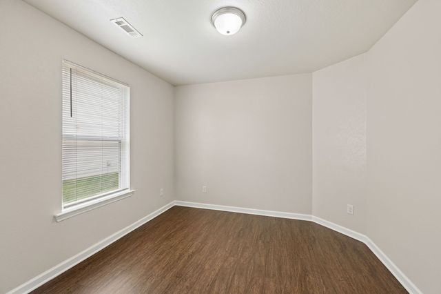 2702 Swarm Ct, Columbia, TN 38401
