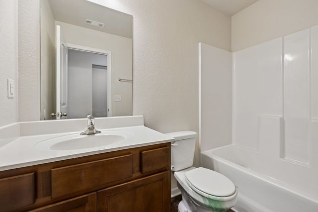 2702 Swarm Ct, Columbia, TN 38401