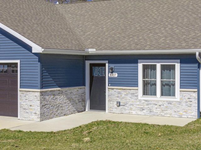1007 Rusalka Circle, Reedsburg, WI 53959