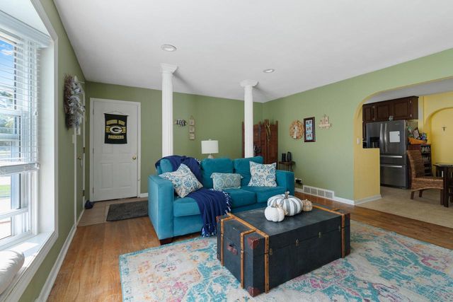 710 W Theresa COURT, Glendale, WI 53209
