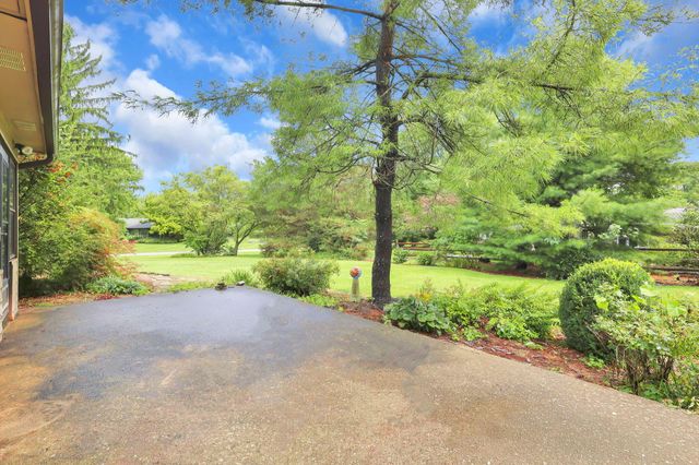 6540 Winston Court W, Columbus, OH 43235