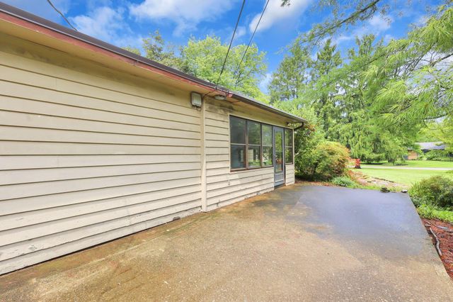 6540 Winston Court W, Columbus, OH 43235