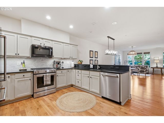 1406 Se UMATILLA St, Portland, OR 97202