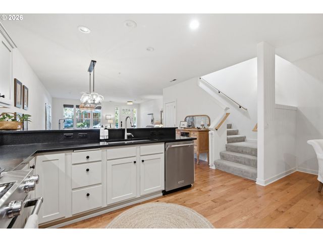 1406 Se UMATILLA St, Portland, OR 97202