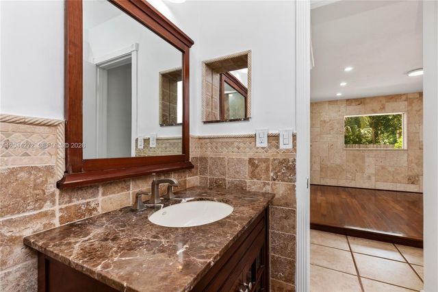 9030 SW 184th Ter, Cutler Bay, FL 33157