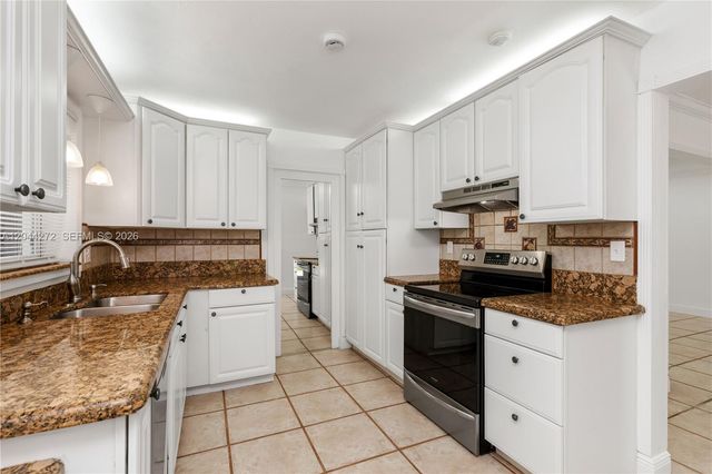 9030 SW 184th Ter, Cutler Bay, FL 33157