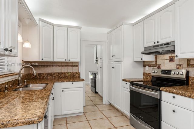 9030 SW 184th Ter, Cutler Bay, FL 33157
