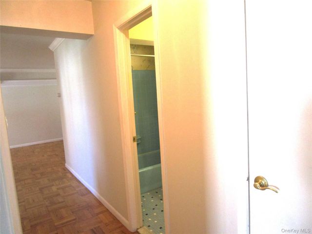 40 Daley Place 127, Lynbrook, NY 11563