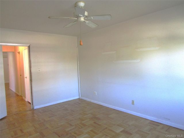 40 Daley Place 127, Lynbrook, NY 11563